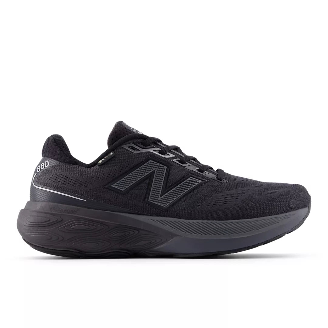BLACK with CASTLEROCK and Silver Metallic,7,Standard (D)